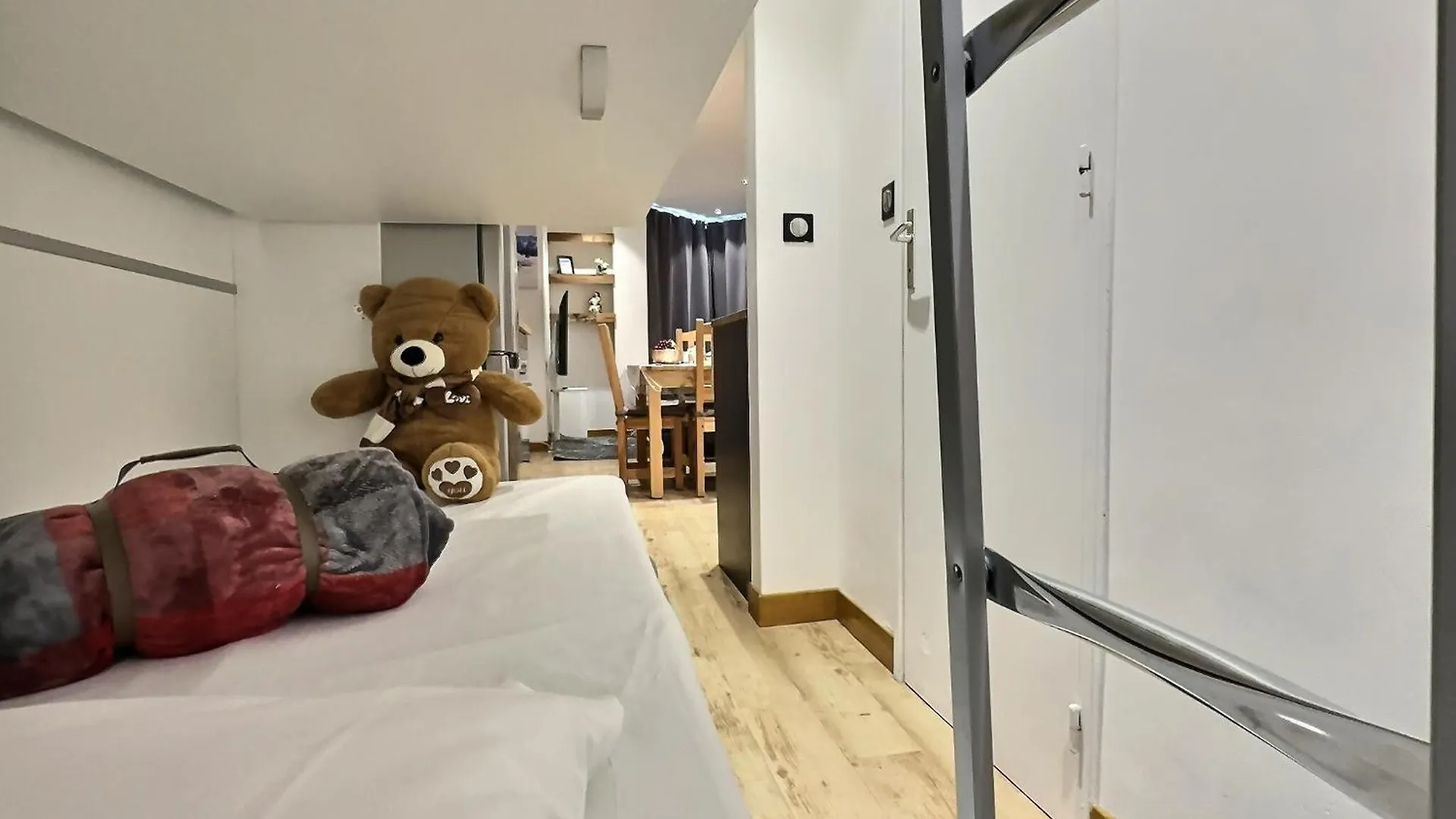 Appartement 6 Personnes Avec Parking Couvert - 1 Chambre - 4 Lits - Netflix & Wifi Haut Debit 蒂涅 法国